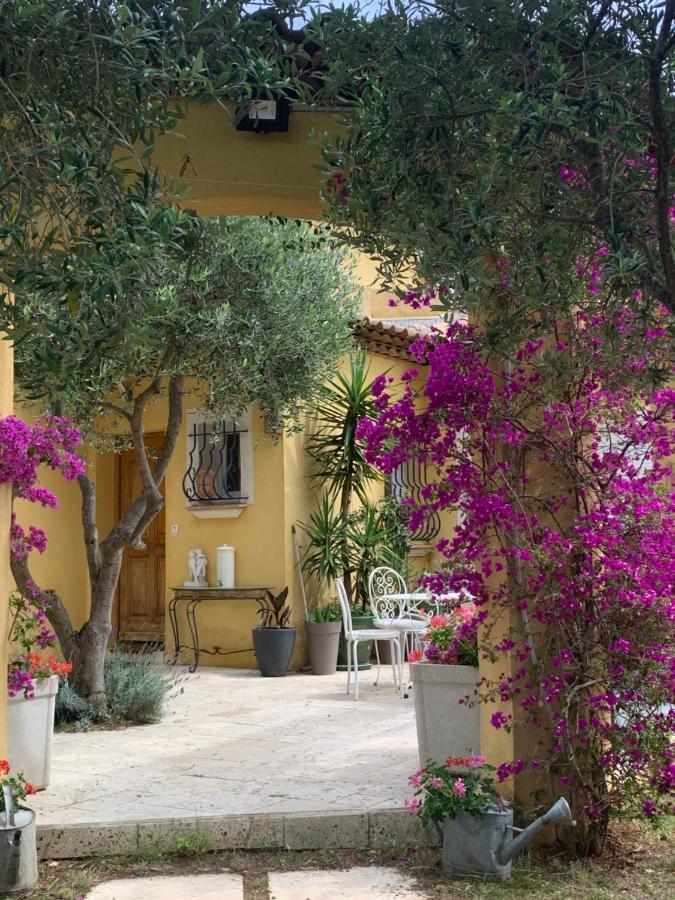 Chambres De La Terre Blanche Sanary-sur-Mer Exterior foto